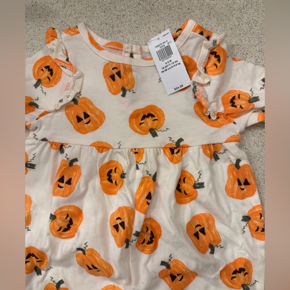 BNWT Old Navy Pumpkin Fall Sleeper Outfit 0-3 months - Picture 3 of 6